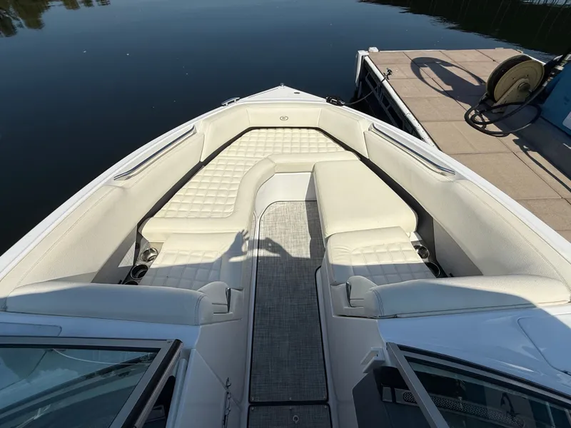 Slide: The Image of Cobalt R7 Surf 2020 - 29