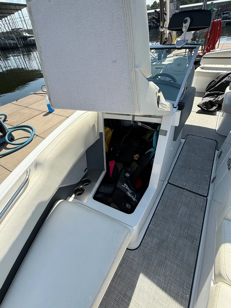 Slide: The Image of Cobalt R7 Surf 2020 - 30