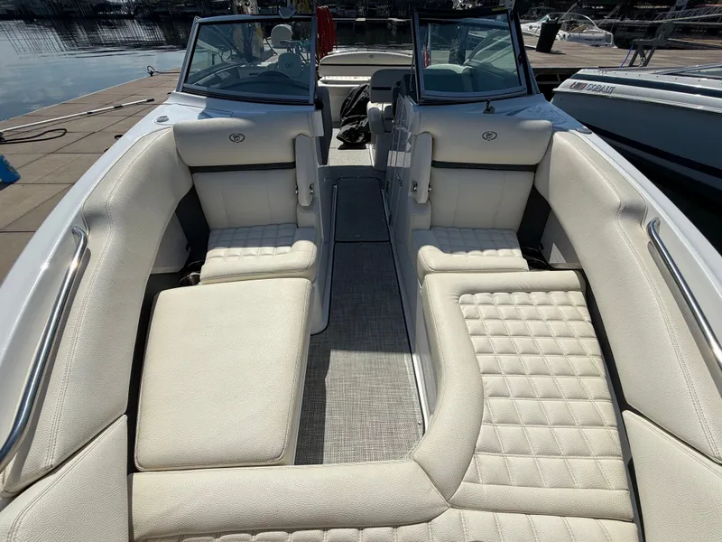 Slide: The Image of Cobalt R7 Surf 2020 - 34