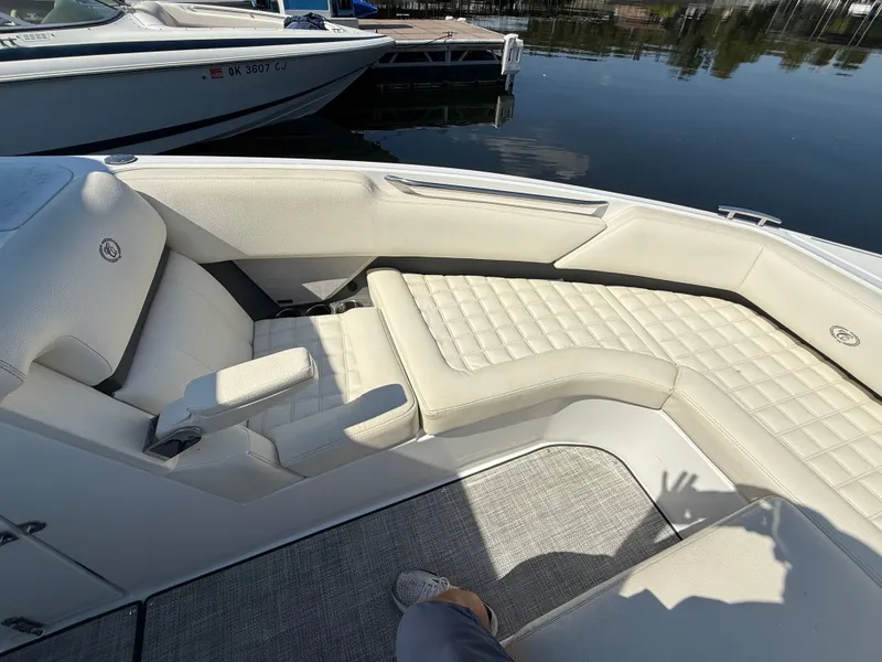 Slide: The Image of Cobalt R7 Surf 2020 - 36