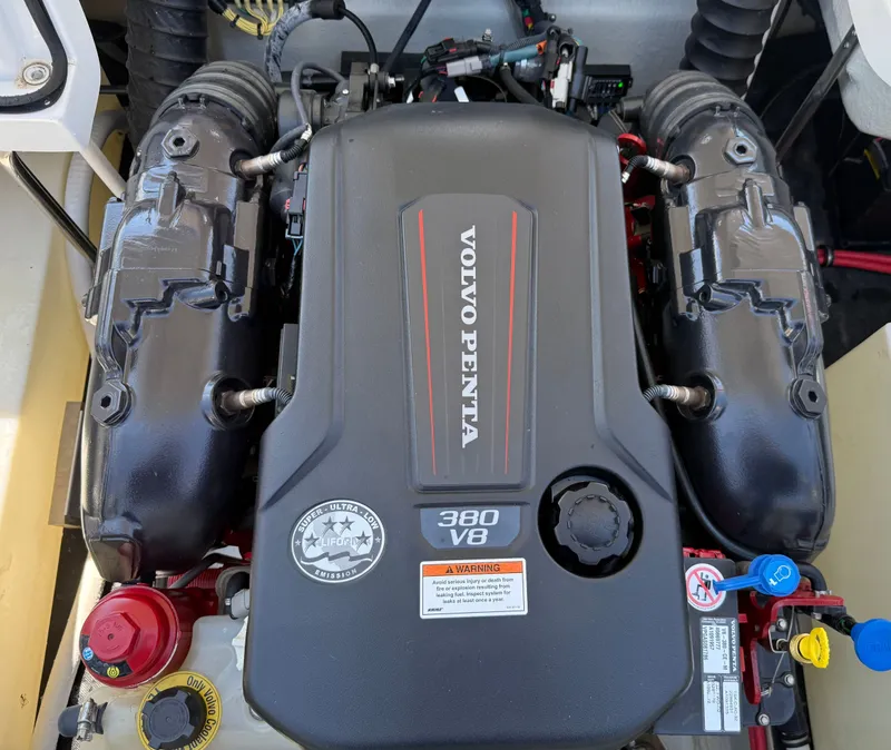 Slide: The Image of Cobalt R7 Surf 2020 - 37