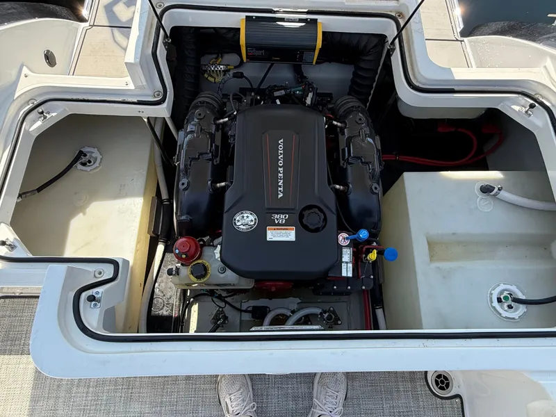 Slide: The Image of Cobalt R7 Surf 2020 - 38