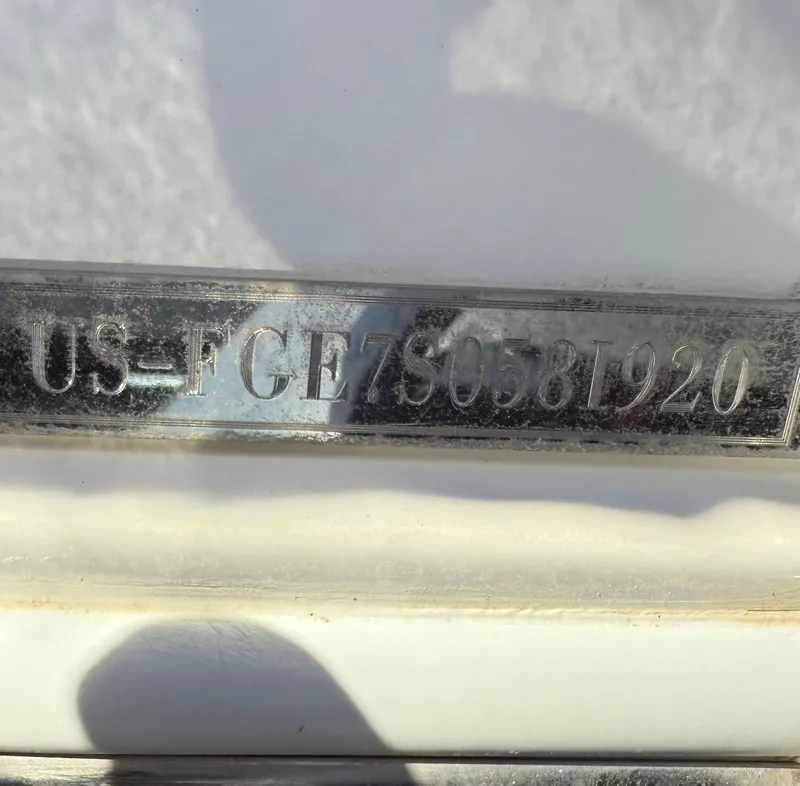 Slide: The Image of Cobalt R7 Surf 2020 - 41