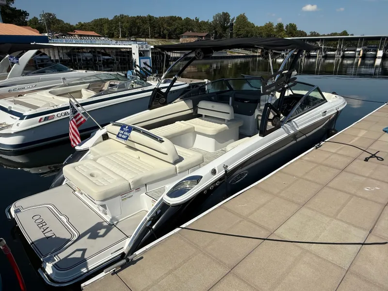 Slide: The Image of Cobalt R7 Surf 2020 - 5