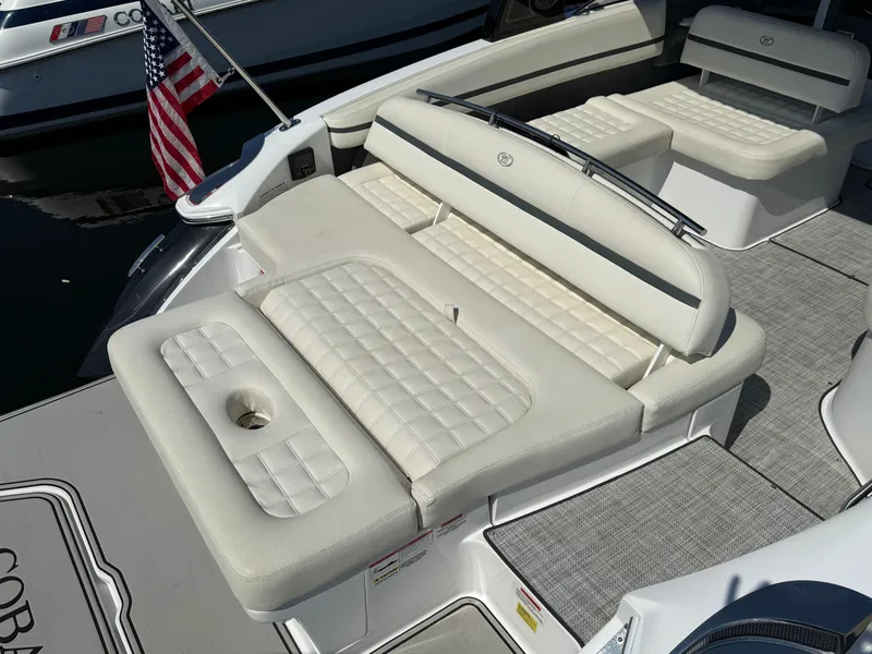 Slide: The Image of Cobalt R7 Surf 2020 - 9