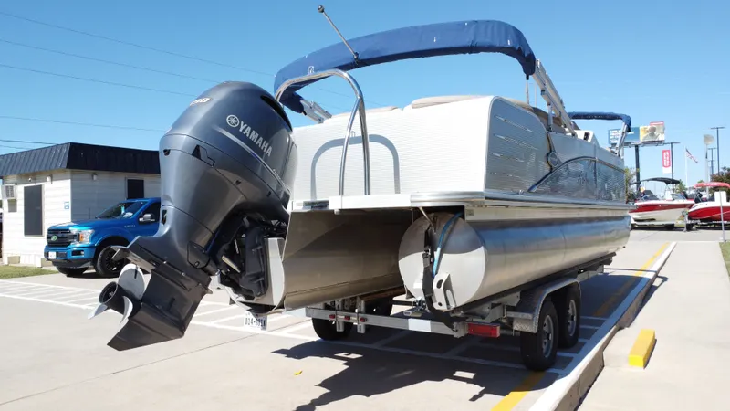 Slide: The Image of Avalon CAT EL 2385T 2018 - 6