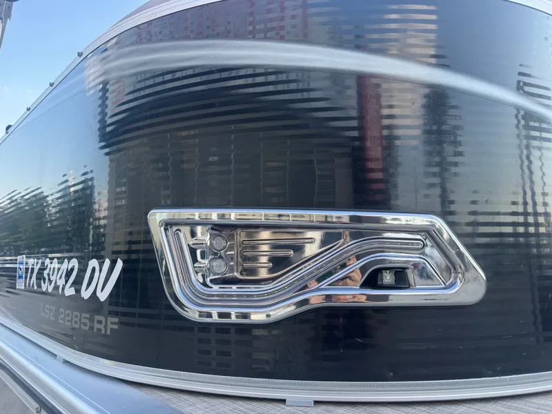 Slide: The Image of 2017 Avalon LSZ rf 2285 boat with sleek chrome detailing. - 30