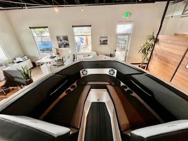 Slide: The Image of Cobalt CS23 Surf 2026 - 14