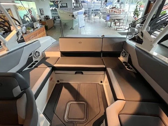 Slide: The Image of Cobalt CS23 Surf 2026 - 9