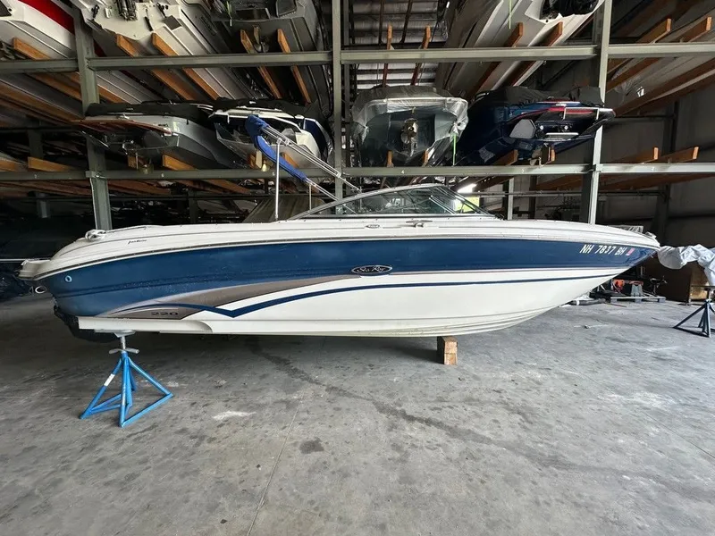 The Image of Sea Ray 220 Bow Rider 2003 - 1