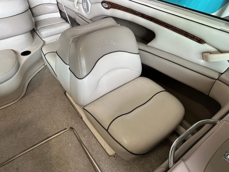 Slide: The Image of Sea Ray 220 Bow Rider 2003 - 10