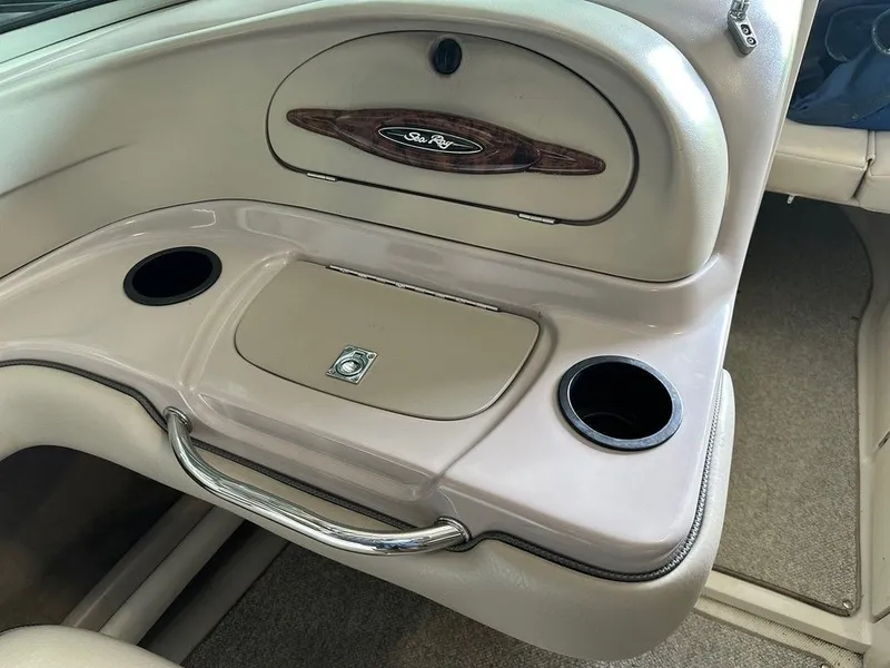 Slide: The Image of Sea Ray 220 Bow Rider 2003 - 11