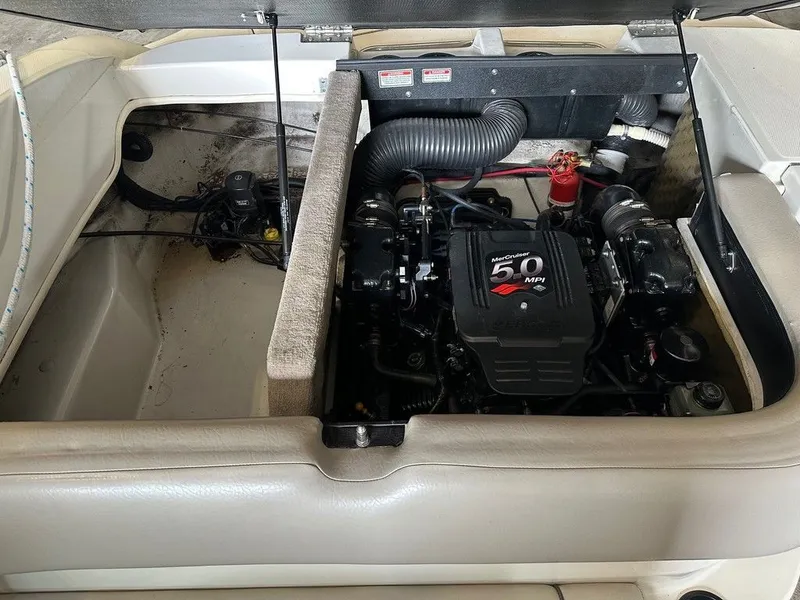 Slide: The Image of Sea Ray 220 Bow Rider 2003 - 14