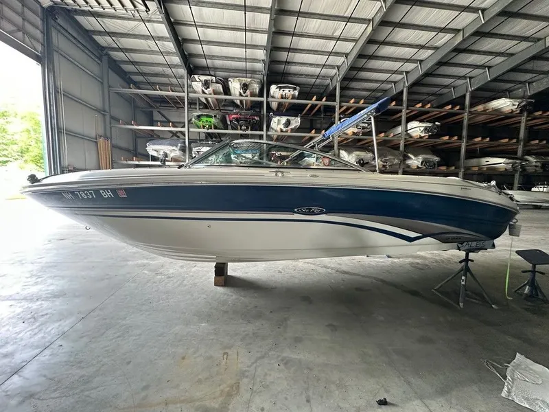 Slide: The Image of Sea Ray 220 Bow Rider 2003 - 3