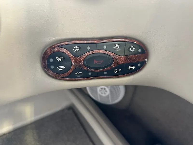 Slide: The Image of Sea Ray 220 Bow Rider 2003 - 8