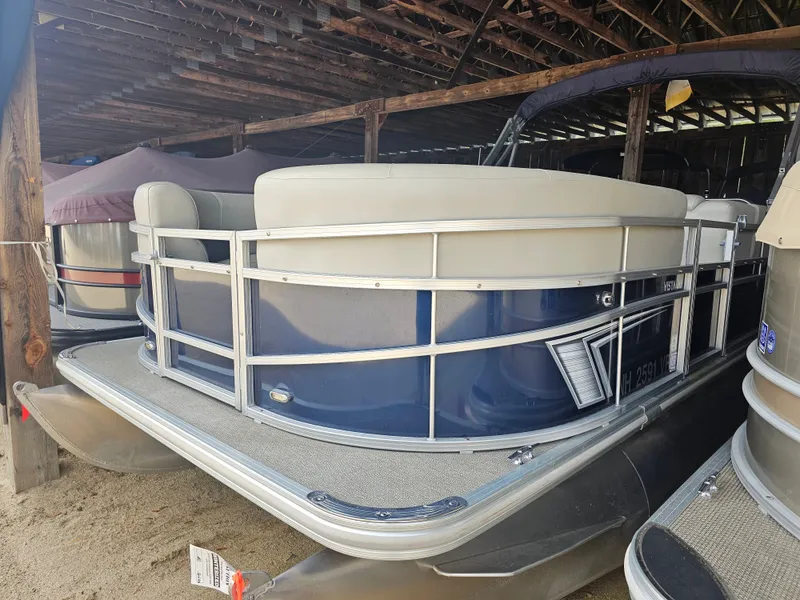 Slide: The Image of SunChaser Vista 20 LR 2021 - 1