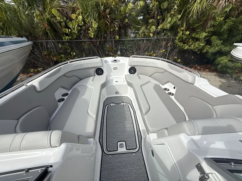 Slide: The Image of Hurricane 2400 SD 2026 - 15