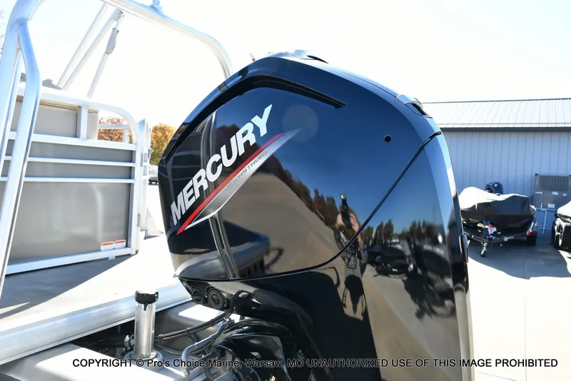 Slide: The Image of Sun Tracker Party Barge 20 DLX 2021 - 19