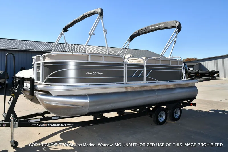 Slide: The Image of Sun Tracker Party Barge 20 DLX 2021 - 22