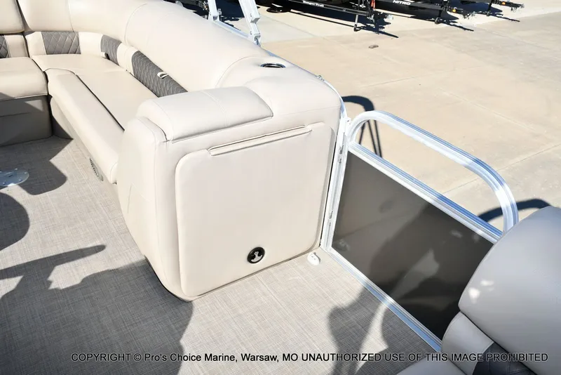 Slide: The Image of Sun Tracker Party Barge 20 DLX 2021 - 26