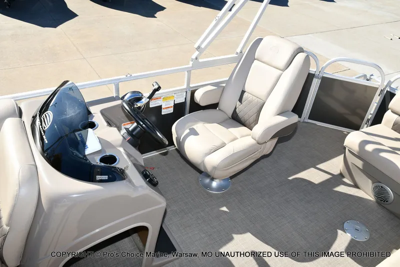 Slide: The Image of Sun Tracker Party Barge 20 DLX 2021 - 29