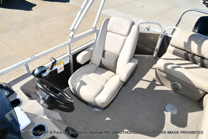 Slide: The Image of Sun Tracker Party Barge 20 DLX 2021 - 30