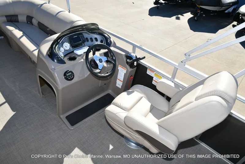 Slide: The Image of Sun Tracker Party Barge 20 DLX 2021 - 31