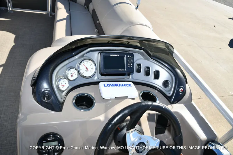 Slide: The Image of Sun Tracker Party Barge 20 DLX 2021 - 32