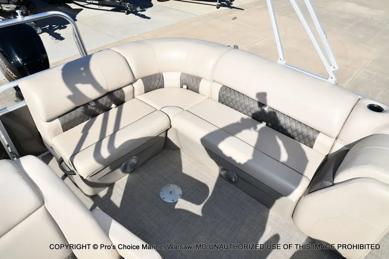 Slide: The Image of Sun Tracker Party Barge 20 DLX 2021 - 34