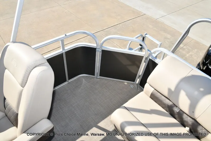 Slide: The Image of Sun Tracker Party Barge 20 DLX 2021 - 35