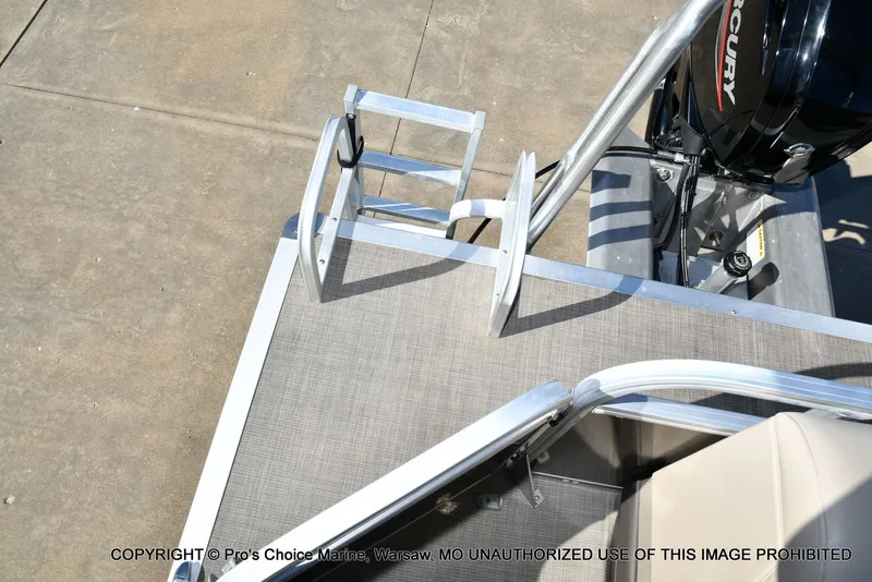 Slide: The Image of Sun Tracker Party Barge 20 DLX 2021 - 36