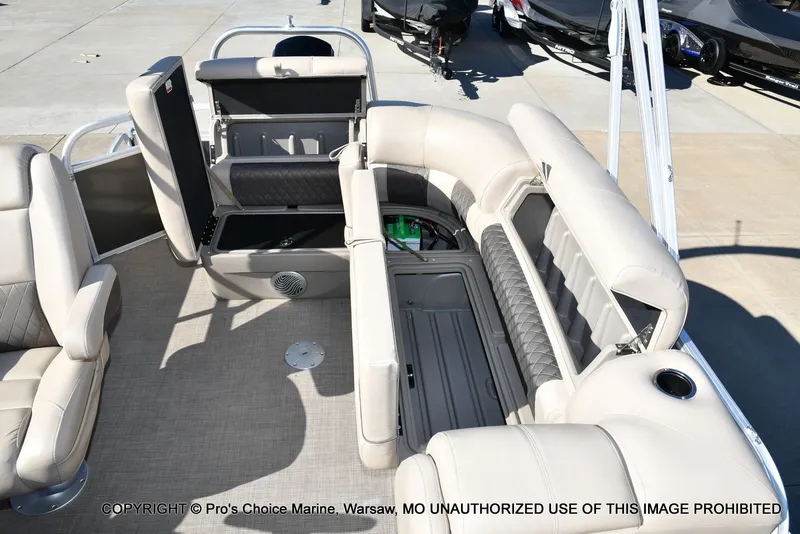 Slide: The Image of Sun Tracker Party Barge 20 DLX 2021 - 39