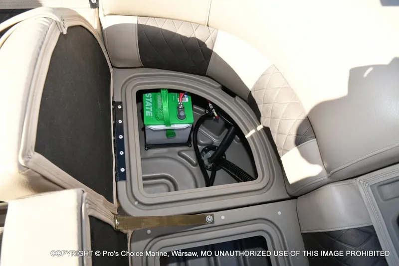 Slide: The Image of Sun Tracker Party Barge 20 DLX 2021 - 42