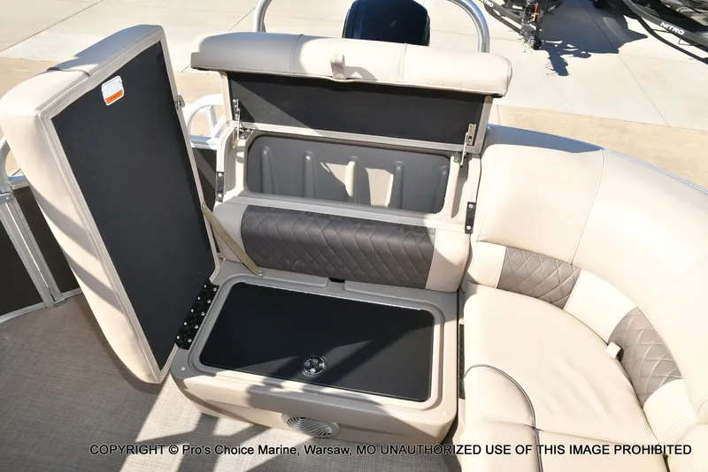 Slide: The Image of Sun Tracker Party Barge 20 DLX 2021 - 43