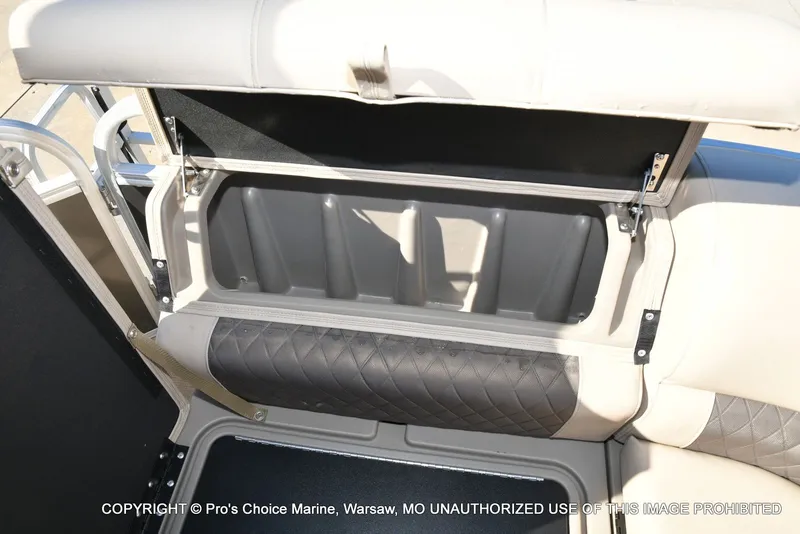 Slide: The Image of Sun Tracker Party Barge 20 DLX 2021 - 44