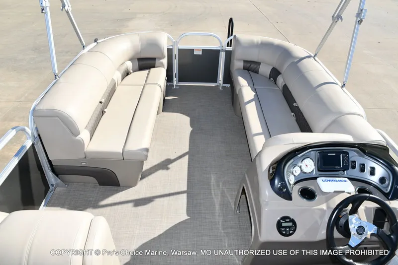 Slide: The Image of Sun Tracker Party Barge 20 DLX 2021 - 47