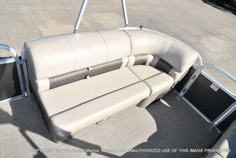 Slide: The Image of Sun Tracker Party Barge 20 DLX 2021 - 49