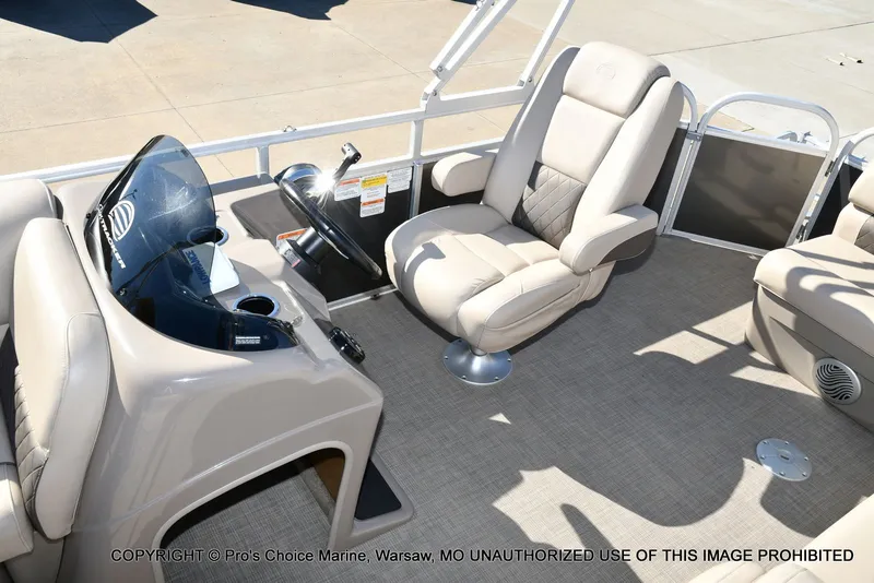 Slide: The Image of Sun Tracker Party Barge 20 DLX 2021 - 5