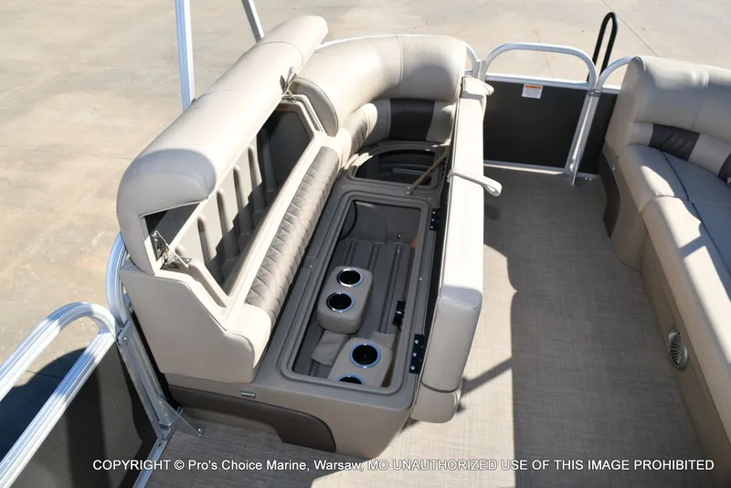 Slide: The Image of Sun Tracker Party Barge 20 DLX 2021 - 50