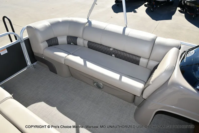 Slide: The Image of Sun Tracker Party Barge 20 DLX 2021 - 55