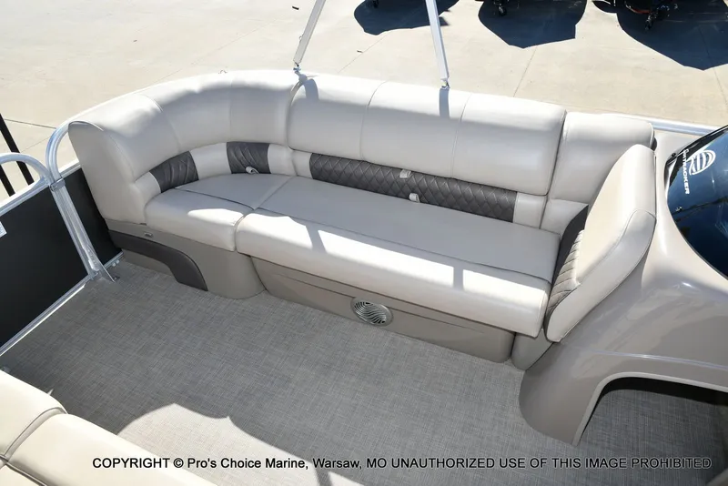 Slide: The Image of Sun Tracker Party Barge 20 DLX 2021 - 56