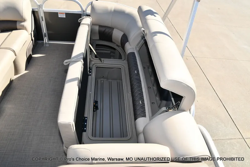 Slide: The Image of Sun Tracker Party Barge 20 DLX 2021 - 57