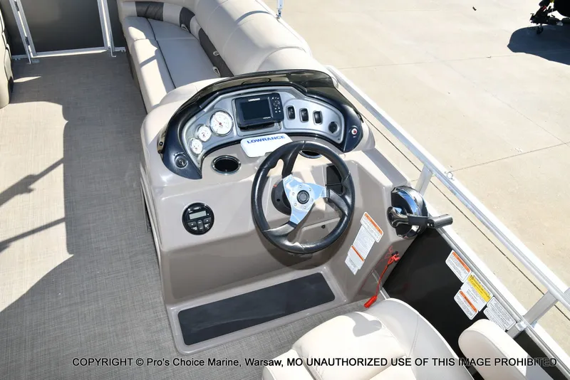 Slide: The Image of Sun Tracker Party Barge 20 DLX 2021 - 6