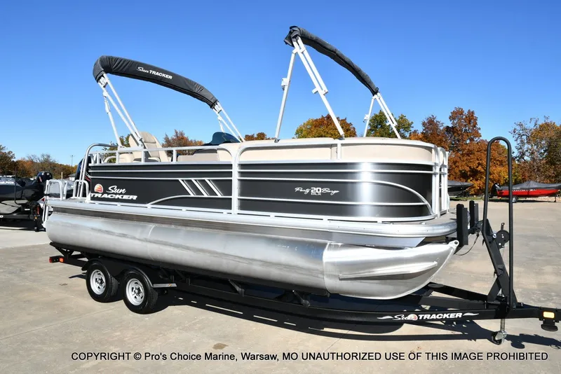 Slide: The Image of Sun Tracker Party Barge 20 DLX 2021 - 60