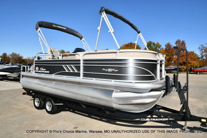 Slide: The Image of Sun Tracker Party Barge 20 DLX 2021 - 61