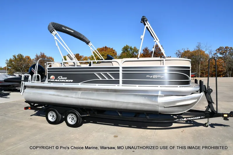 Slide: The Image of Sun Tracker Party Barge 20 DLX 2021 - 62