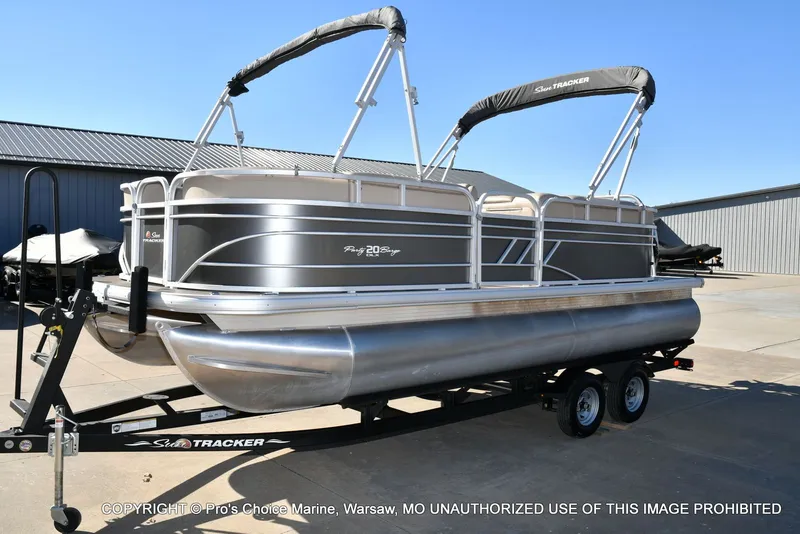 Slide: The Image of Sun Tracker Party Barge 20 DLX 2021 - 63