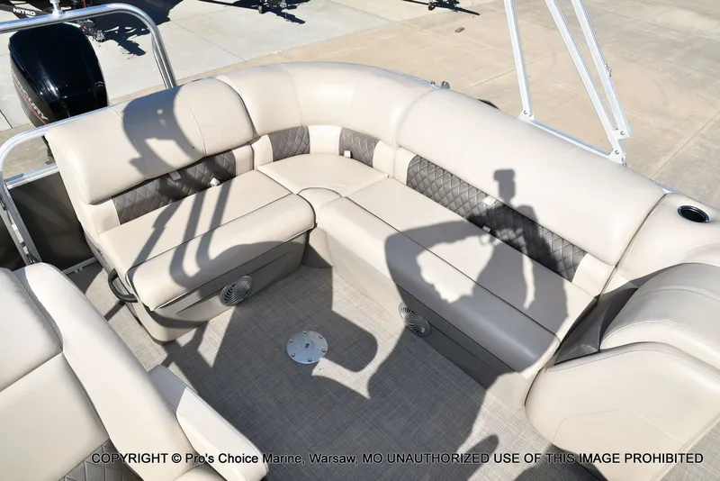 Slide: The Image of Sun Tracker Party Barge 20 DLX 2021 - 9