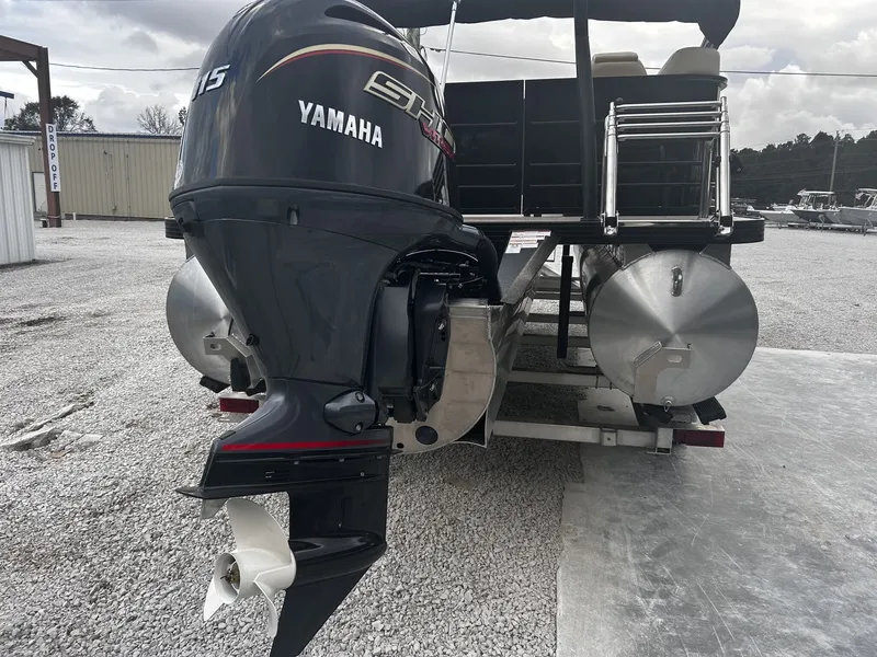 Slide: The Image of Veranda Vista View Series 20RC-TRITOON-115HP 2026 - 13