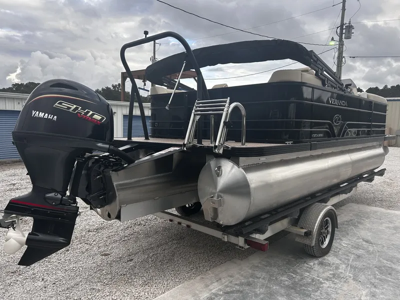 Slide: The Image of Veranda Vista View Series 20RC-TRITOON-115HP 2026 - 4